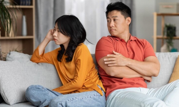 Đem 500 triệu đến nài nỉ vợ cũ tái hôn, cô ấy chỉ vào thứ ở ngoài sân, nói một câu mà tôi điếng người, đành đem tiền về lại