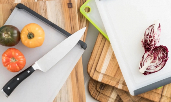 Khuyên chân thành: 4 kiểu thớt không nên có mặt trong nhà bếp, dễ nhiễm “thuốc độc” vào thức ăn