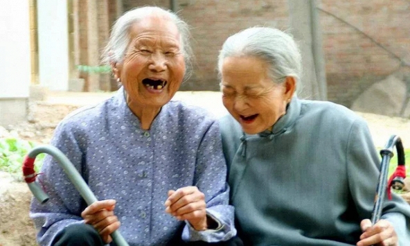 Cụ bà 98 tuổi 10 năm không ốm đau nhờ bí quyết đơn giản: “1 nhiều, 1 ít, ăn đủ 5 màu”