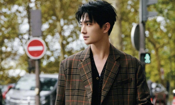 Nhan sắc phong thần của Dương Dương 10 năm trước viral trở lại: Bạch mã hoàng tử xé truyện bước ra, cả đoàn phim đổi lịch trình cũng xứng đáng