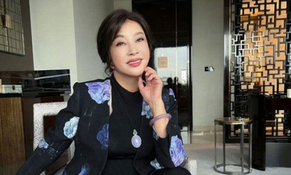 Nóng: Lưu Hiểu Khánh bị tình trẻ kém 20 tuổi “bóc phốt” liên tục cặp kè đàn ông khác sau khi kết hôn với người chồng thứ 4?