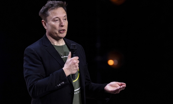 Elon Musk bị tố từng sống 'chui' ở Mỹ 