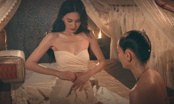 Cảnh nóng dạy Mai Davika thị tẩm gây bão mạng vì một chi tiết