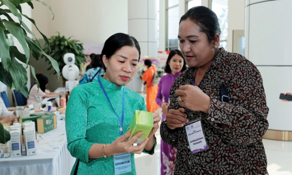 TS Bá Thị Châm: “Sản phẩm của tôi có nguồn gốc dược liệu sạch và chất lượng được đánh giá tương đương với hàng ngoại nhập”