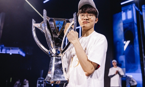 T1 lại vô địch, fan đã già nhưng Faker còn trẻ! 