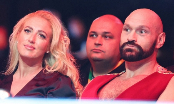 Vợ của vận động viên nổi tiếng bị sảy thai khi mang bầu con thứ 8, không dám nói với chồng