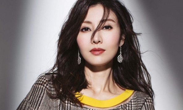 Bức ảnh khiến 'Hoa hậu đẹp nhất Hồng Kông' Lý Gia Hân bị hội phụ huynh chỉ trích