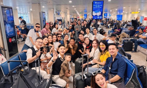 Vợ chồng Khánh Vân, Quốc Trường cùng dàn sao đổ bộ Phú Quốc dự hôn lễ một cặp đôi Vbiz! 