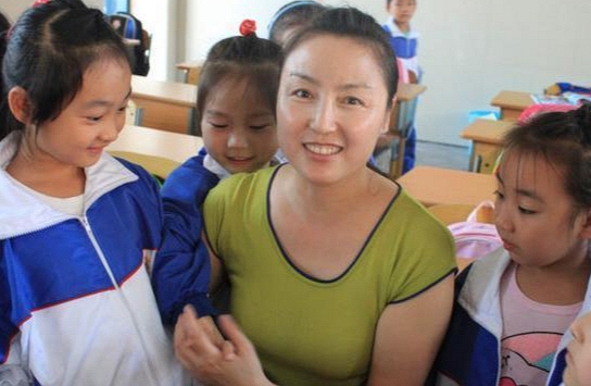 Tin nhắn lúc 12h30 của cô giáo ở TP.HCM khiến phụ huynh 'thổn thức': Chắc cô đã có buổi trưa không ngủ