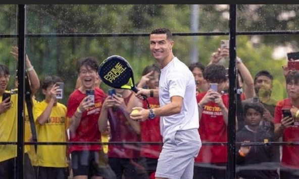 Ronaldo say mê một môn giống pickleball, mua luôn một trung tâm thể thao để tập cho dễ