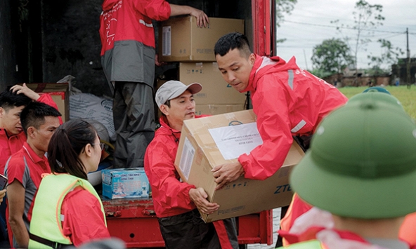 Sau bão của trời, bão đời mới thực sự khủng khiếp