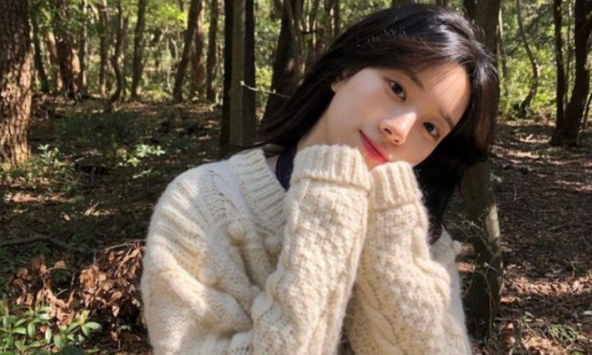 Vừa đi học vừa đi làm giúp việc, 5 năm cùng mẹ trả hết khoản nợ 1 tỷ: Cô gái 26 tuổi khiến hàng ngàn người rơi nước mắt