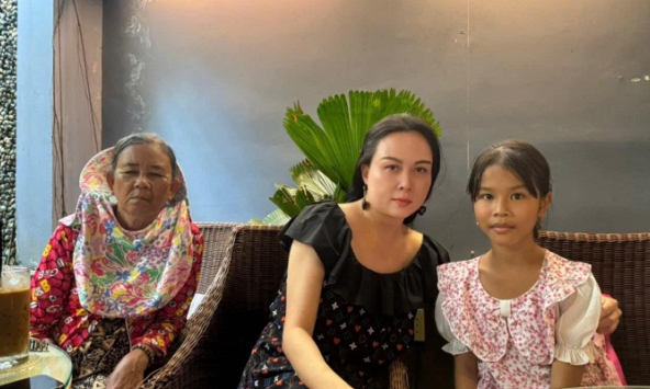 Phượng Chanel giúp bé gái mồ côi bị bệnh thận tìm lại em ruột thất lạc nhiều năm