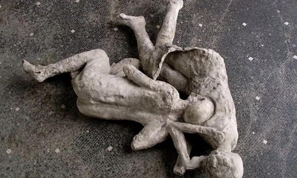 2 thi thể ôm nhau trong đống tàn tro núi lửa, kết quả DNA sau 2.000 năm khiến tất cả ngã ngửa