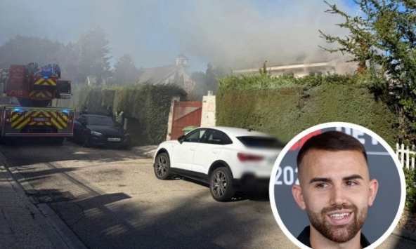 Cầu thủ lên đồ đi nhận giải, khi trở về căn nhà chỉ còn đống đổ nát