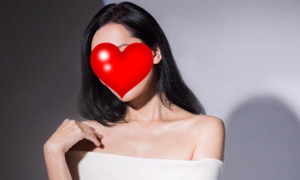 Nàng Hoa hậu bị mắng 'rẻ tiền nhất showbiz' chỉ vì 1 gói bánh dứa