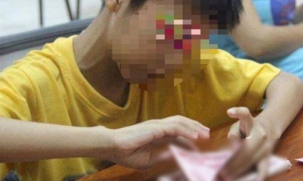 Con đem về 25 nghìn nói là tiền “công sức mồ hôi”, bà mẹ Hà Nội biết nguồn gốc mà “sang chấn”