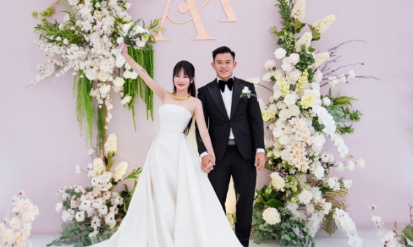 Không còn giấu chuyện kết hôn, ngôi sao U23 Việt Nam tung ảnh cưới nét căng, Bùi Tiến Dũng, Đình Trọng liền nhắn gửi điều này