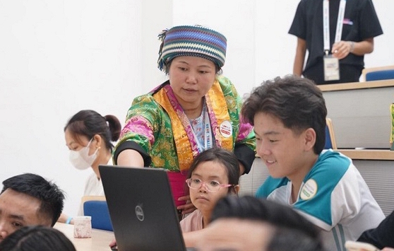 Cô giáo người Mông với mong muốn thay đổi cuộc sống học sinh vùng cao bằng STEM và AI