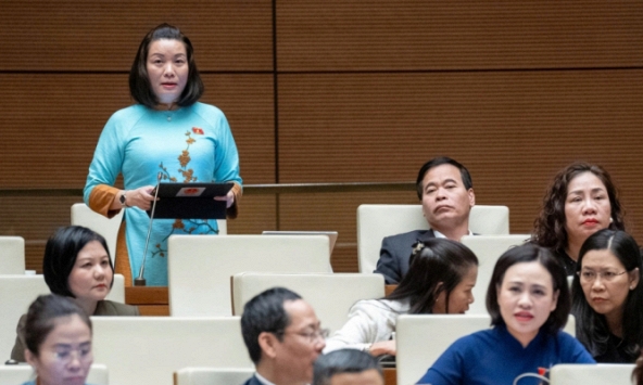 Đại biểu Quốc hội đề xuất chính sách hỗ trợ việc làm cho lao động nữ mang thai và nuôi con nhỏ