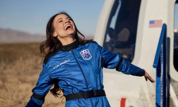 Emily Calandrelli, người phụ nữ thứ 100 bay vào vũ trụ, không quan tâm tới “những gã đàn ông nhỏ bé trên mạng” 
