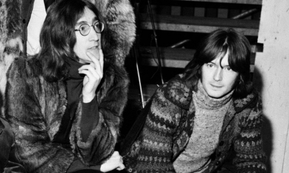 Thư tay 8 trang John Lennon gửi Eric Clapton được đấu giá