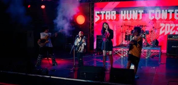 Cậu bé 'cưa cẩm' chị đẹp bằng nhạc Rock gây sốt trong trailer phim Thái 'Trẻ trâu không đùa được đâu'