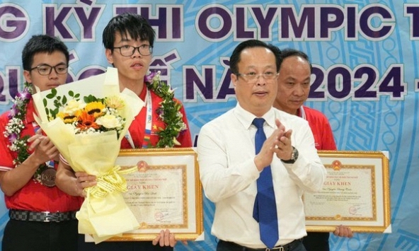 Hà Nội vừa công bố mức thưởng kỷ lục đến 300 triệu đồng cho học sinh giành huy chương vàng quốc tế