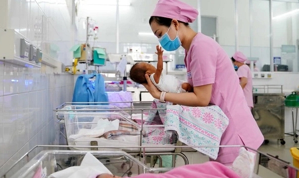 Mức sinh Việt Nam giảm xuống thấp nhất lịch sử