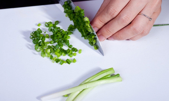 Người phụ nữ 61 tuổi hôn mệ do hít phải hơi từ củ hành