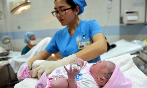 TP.HCM 'chốt' chính sách hỗ trợ tiền cho phụ nữ sinh đủ 2 con trước 35 tuổi 