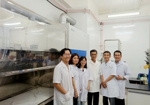 Nhóm nghiên cứu người Việt phát hiện vật liệu mới giúp giảm ô nhiễm và tiết kiệm năng lượng