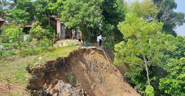 Hà Nội công bố tình huống khẩn cấp sạt lở sạt lở mái đê hữu Đà, hữu Hồng