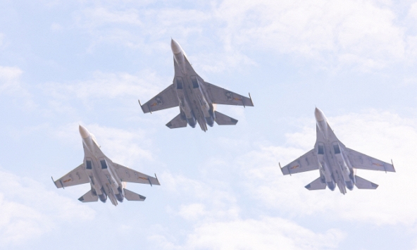 Màn bay trình diễn của lực lượng Không quân (máy bay trực thăng, Su30-MK2) tại Triển lãm Quốc phòng Quốc tế Việt Nam 2024