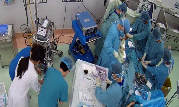 Cứu bé gái 8 tuổi nguy kịch do bị sốc nhiễm khuẩn kháng trị 