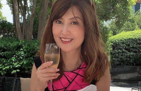 Cụ bà 74 tuổi sở hữu nhan sắc trẻ trung như tuổi 30 nhờ loạt bí quyết đơn giản