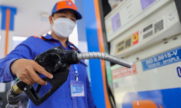 Giá xăng dầu đồng loạt giảm