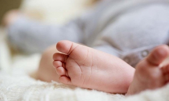 Bé trai 9 tháng tuổi bị rối loạn ý thức vì uống Oresol chữa tiêu chảy không đúng cách