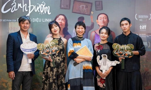 Phim điện ảnh đầu tiên đóng chính ra mắt tại Việt Nam, diễn viên Tú Oanh hồi hộp hơn cả khi đến LHP Quốc tế