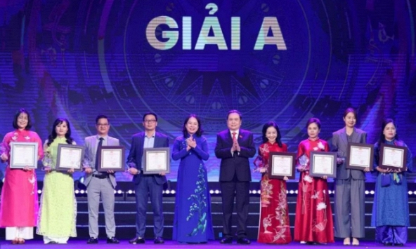 83 tác phẩm báo chí xuất sắc được trao Giải Diên Hồng