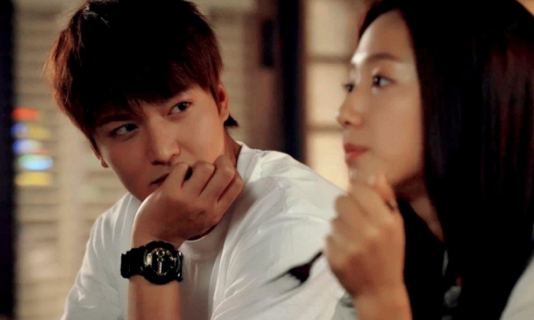 Thấy anh hàng xóm mới chuyển đến đẹp trai, tôi thuê đi tiệc tất niên công ty để rồi bị 'mất sạch' trong một đêm