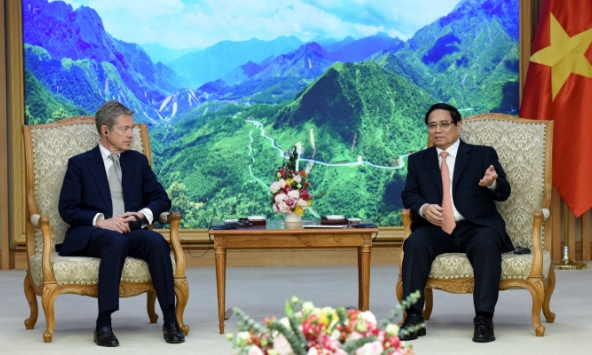 Thủ tướng Phạm Minh Chính tiếp doanh nhân Nicolas Berggruen và Giáo sư Nguyễn Thị Liên Hằng