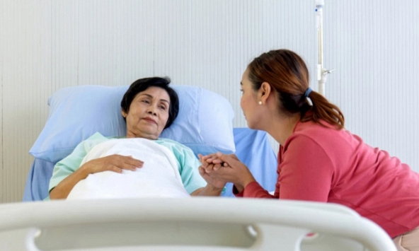 Ngày mẹ chồng xuất viện, bà cho con dâu 5 triệu nhưng tôi từ chối và không muốn ở bên cạnh bà thêm một giây phút nào nữa