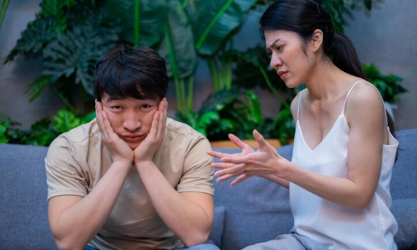 Chồng tự mình chuẩn bị quà Tết cho 2 bên nội - ngoại, vừa mở ra xem quà bên ngoại tôi bức xúc muốn 'ném ra ngoài sân'