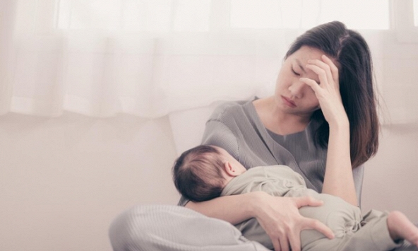 Ở nhà trông con vẫn nhận tiền thưởng Tết 15 triệu, nhìn dòng ghi chú từ người gửi mà tôi rưng rưng nước mắt