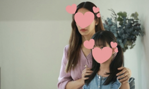 Trước khi ngủ, con gái đều hỏi một câu khiến trái tim tôi đau nhói, đành nhắn tin đồng ý tái hôn với chồng cũ