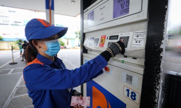 Giá xăng, dầu cùng tăng lần thứ 3 liên tiếp