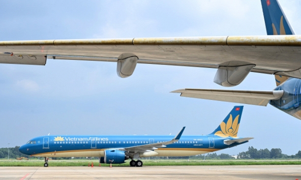 Sân bay Tân Sơn Nhất phục vụ lượng khách tăng cao kỷ lục.dịp Tết Ất Tỵ