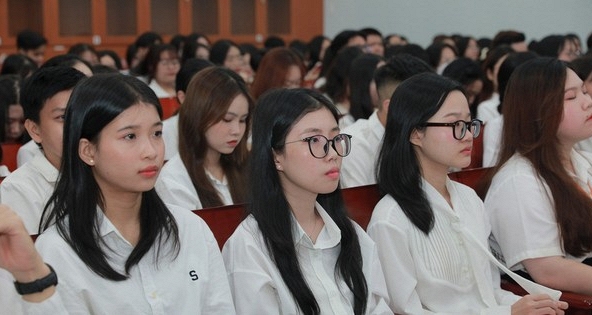 Nhiều sinh viên sư phạm tại TPHCM bất ngờ nhận hơn 127 triệu đồng