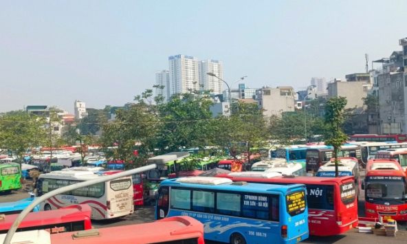 Hà Nội tăng cường gần 2500 phương tiện phục vụ người dân về quê ăn tết